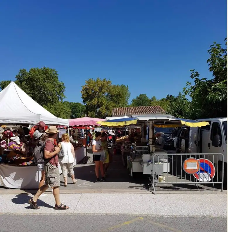 Marché du Centre à Berrias-et-Casteljau (07)