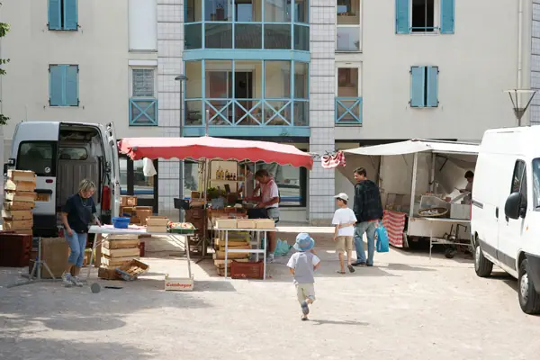 Marché Place du Châter à Francheville (69)