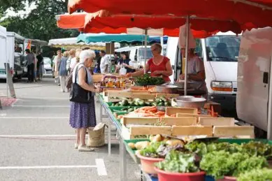 Marché Place de l'Europe à Francheville (69)