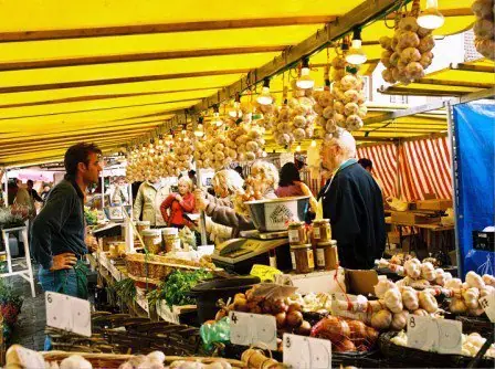 Marché du Centre à La Ferté-Alais (91)
