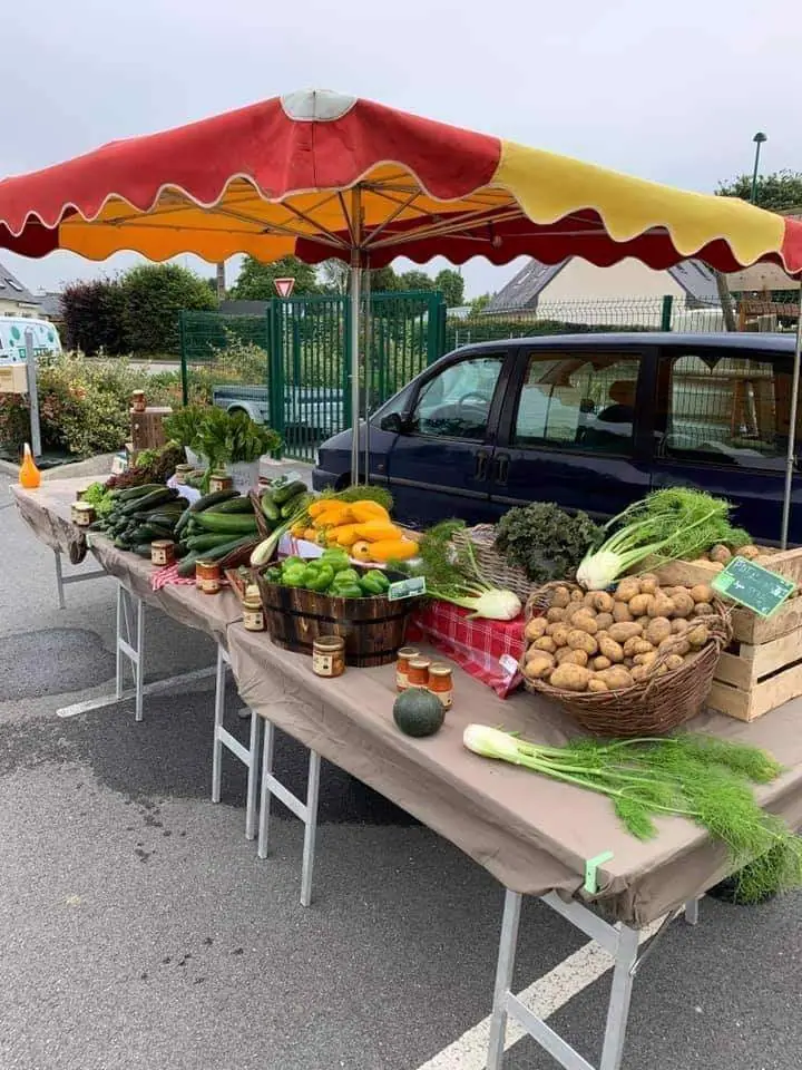 Marché du Centre à Plonévez-Porzay (29)