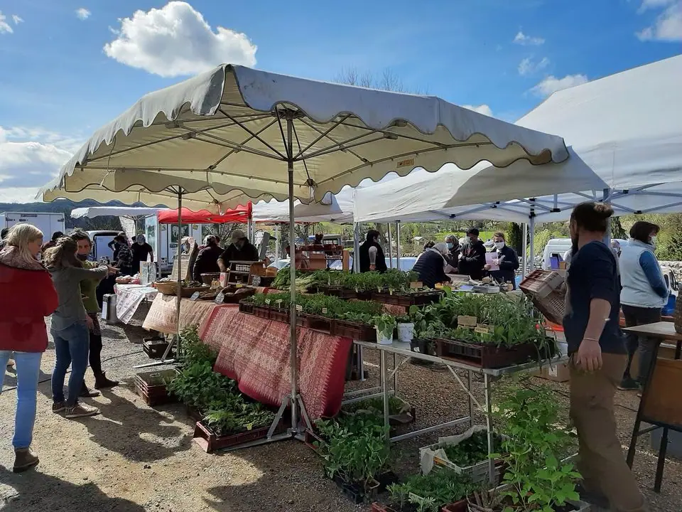 Marché des Producteurs à Saint Etienne du Valdonnez (48)
