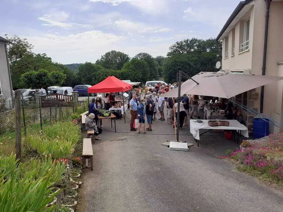 Marché de producteurs à Saint-Salvadour (19)