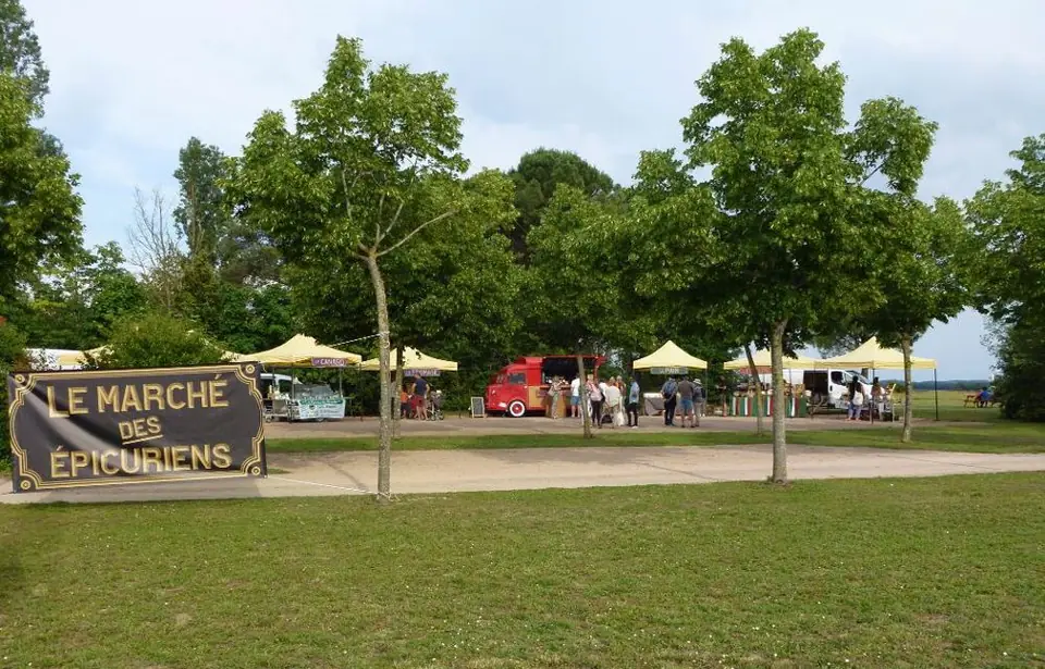 Marché des épicuriens à Montaut-les-Créneaux (32)