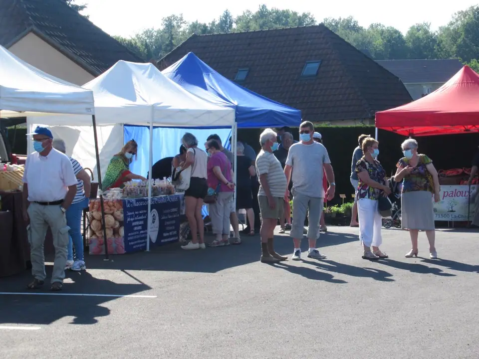 Marché de producteurs à La Chapelle-Naude (71)