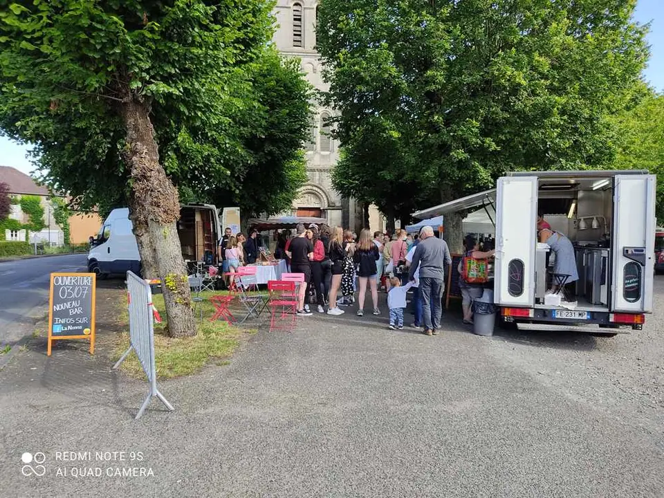 Marché des Tilleuls à Bussières-et-Pruns (63)