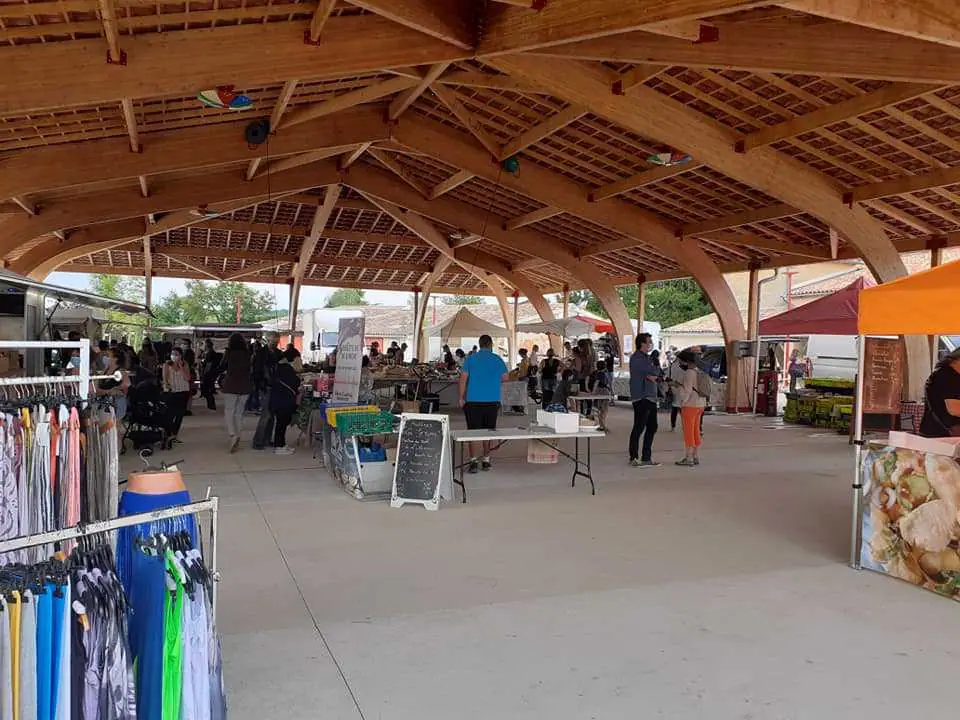 Marché de la halle à Sadirac (33)