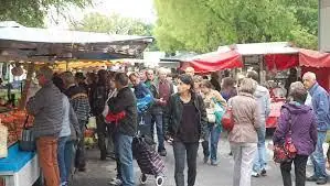 Marché du Centre à Saint-Quentin-la-Poterie (30)
