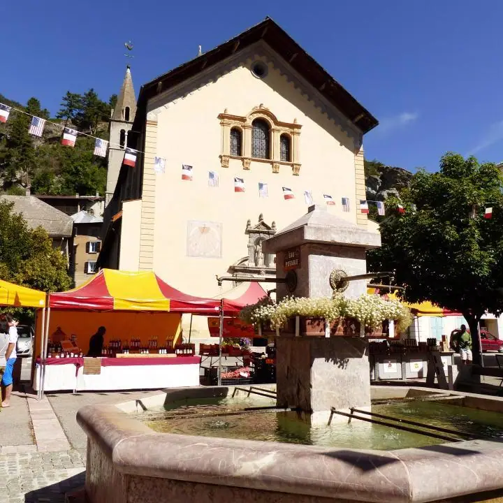Marché estival à Jausiers (04)
