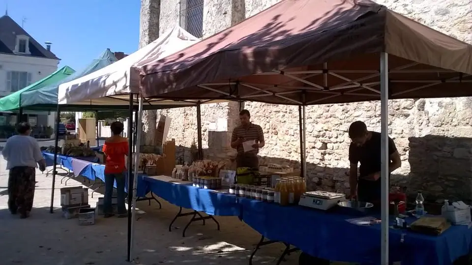 Marché de producteurs à Courçay (37)