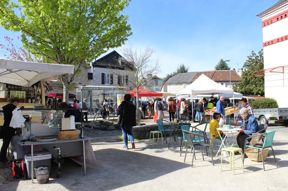 Marché du Centre à Gelos (64)