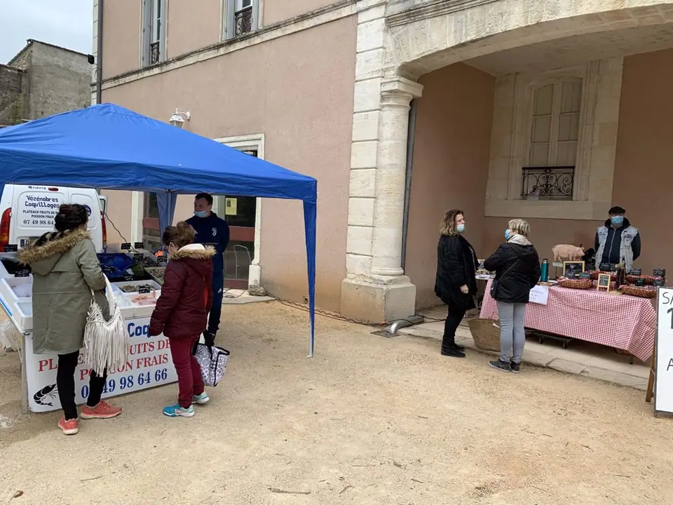 Marché du Centre à Cruviers Lascour (30)
