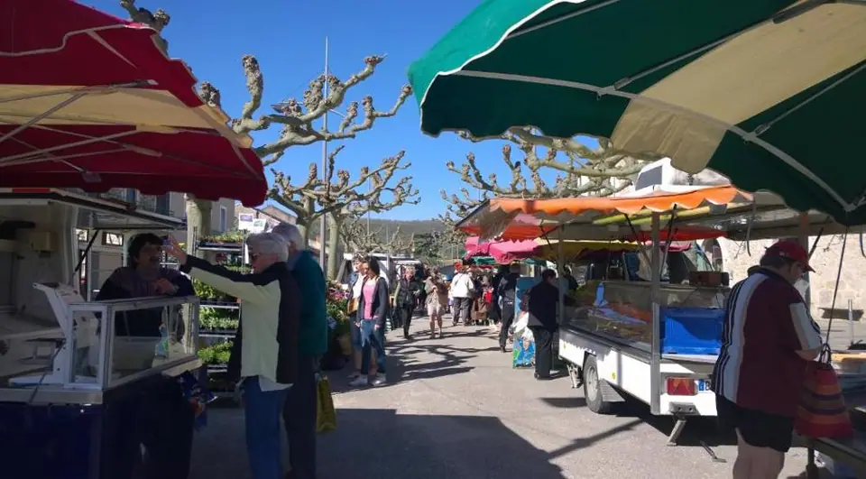 Marché du Centre à Luzech (46)