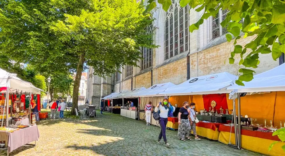 Marché des Antiquaires du Sablon à Bruxelles (Belgique)