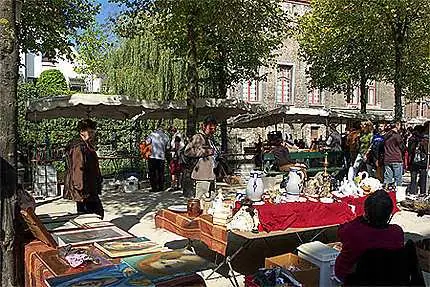 Marché aux puces à Bruges (Belgique)