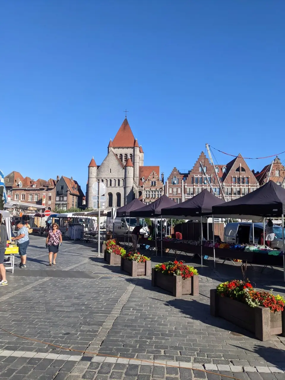 Marché de la Grand-Place à Tournai (Belgique)