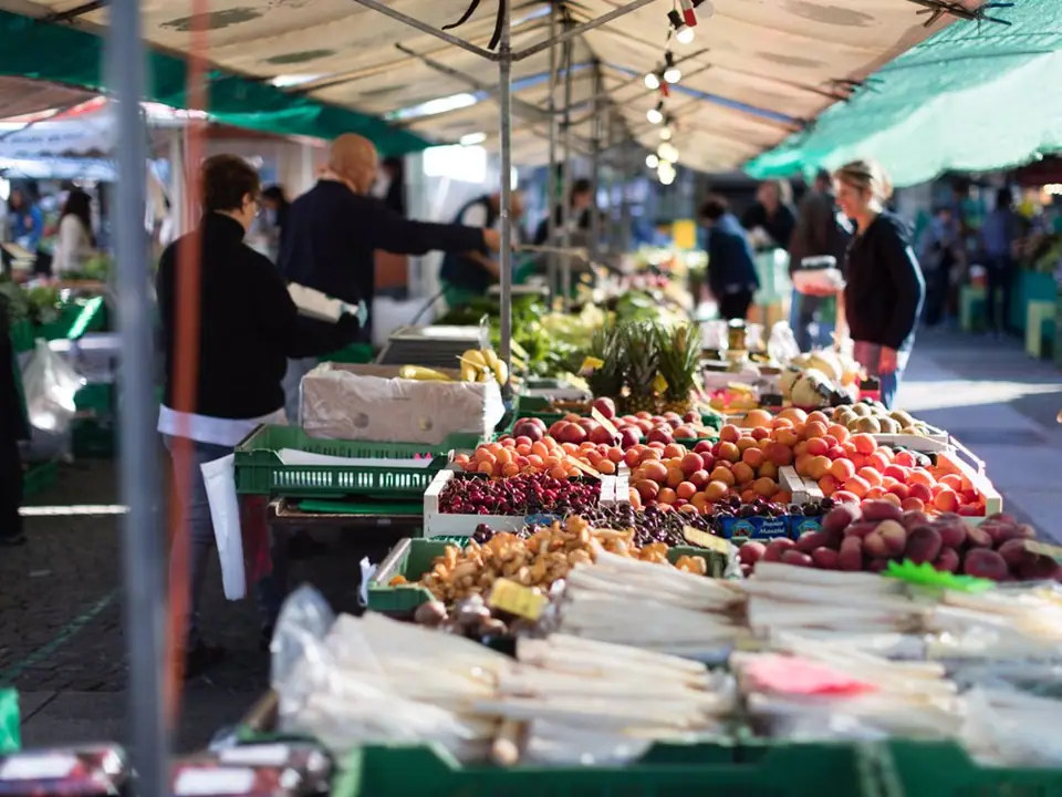 Marché de la Helvetiaplatz à Zurich (Suisse)
