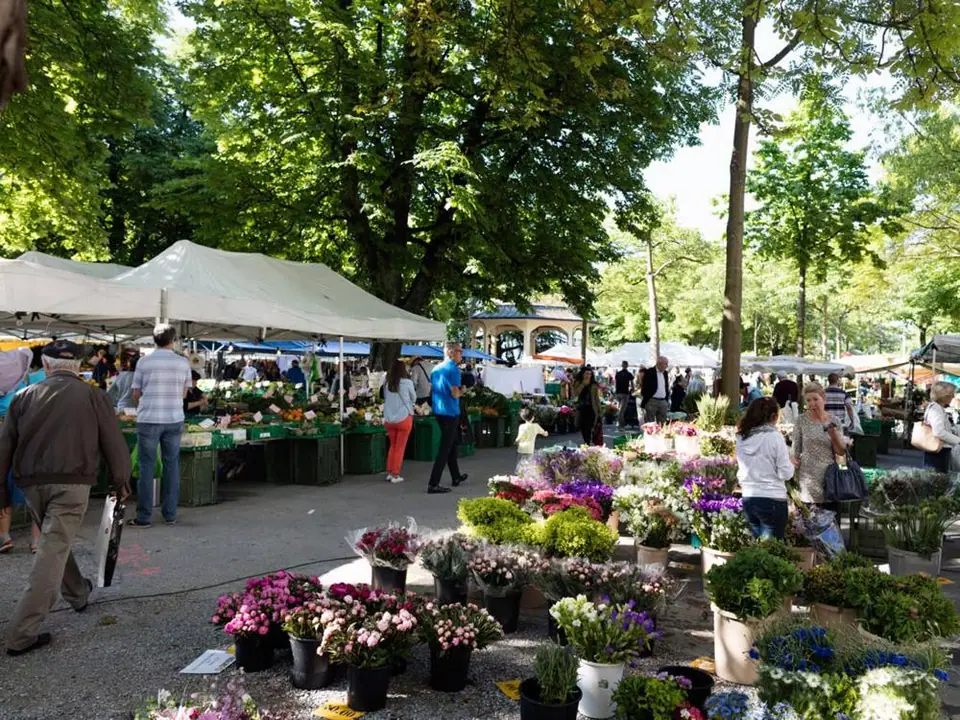 Marché hebdomadaire Bürkliplatz à Zurich (Suisse)