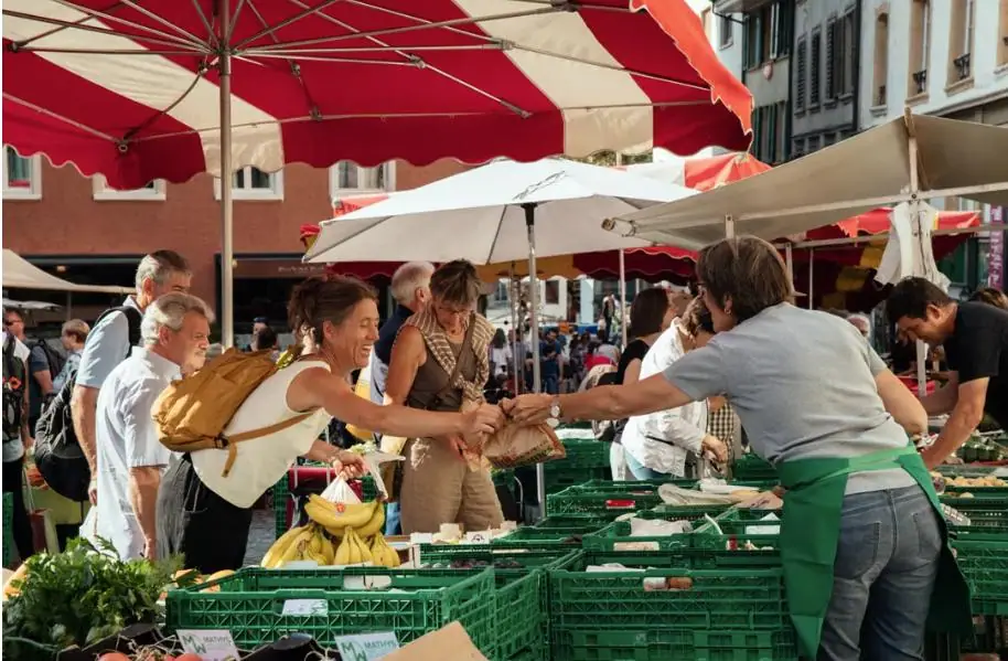 Marché Pont-du-Moulin à Bienne (Suisse)
