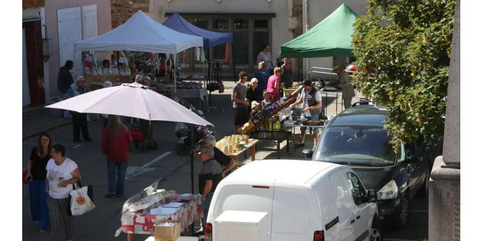 Marché du Centre à Lent (01)