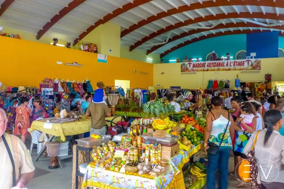 Marché du front de mer au Diamant (972)