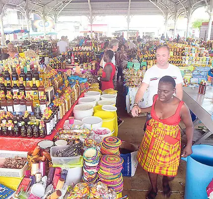 Marché aux épices à Pointe-à-Pitre (971)