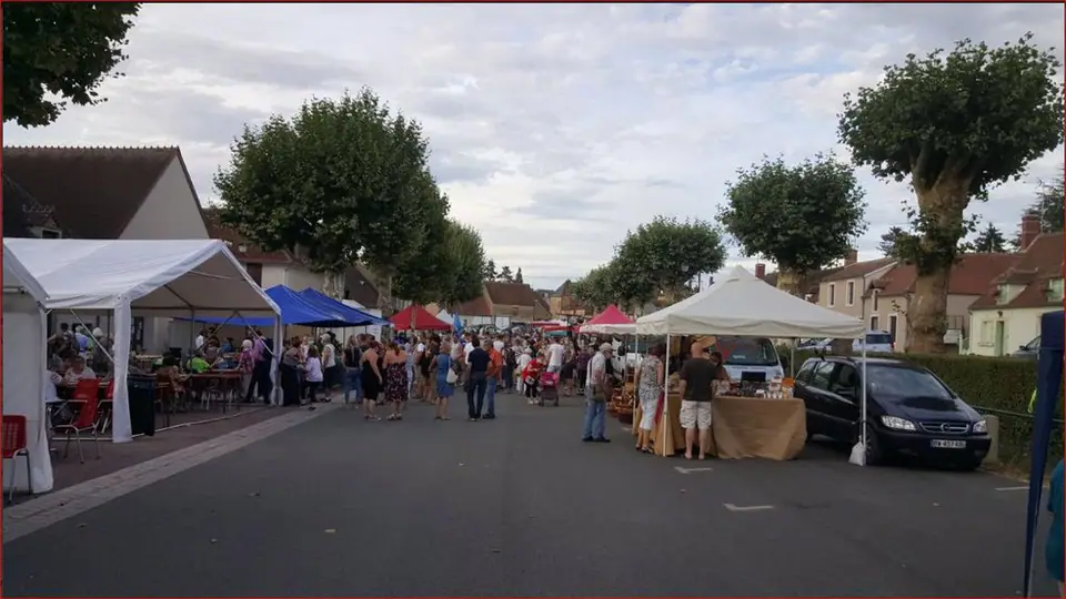 Marché du Centre à Ainay-le-Château (03)