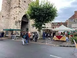 Marché semi-nocturne à Hérisson (03)