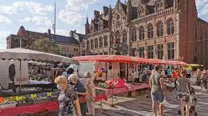 Marché Grand Place à Mouscron (Belgique)