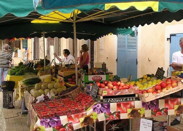 Marché du Centre à La Motte (83)