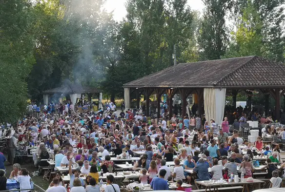 Marché des Producteurs de pays à Bouzic (24)