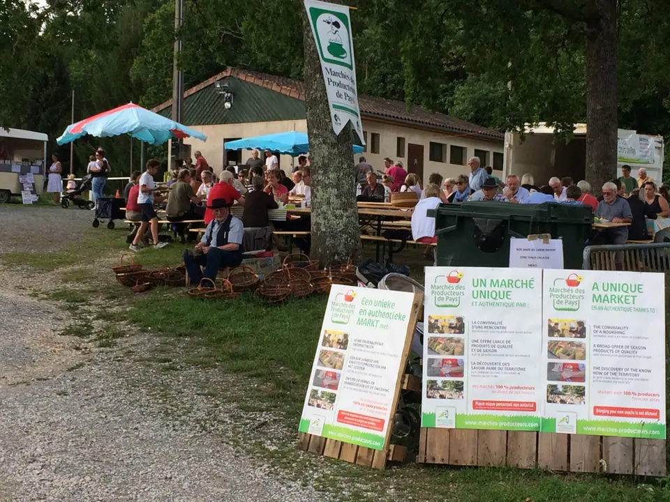 Marché des Producteurs de pays à Saint-Estèphe (24)