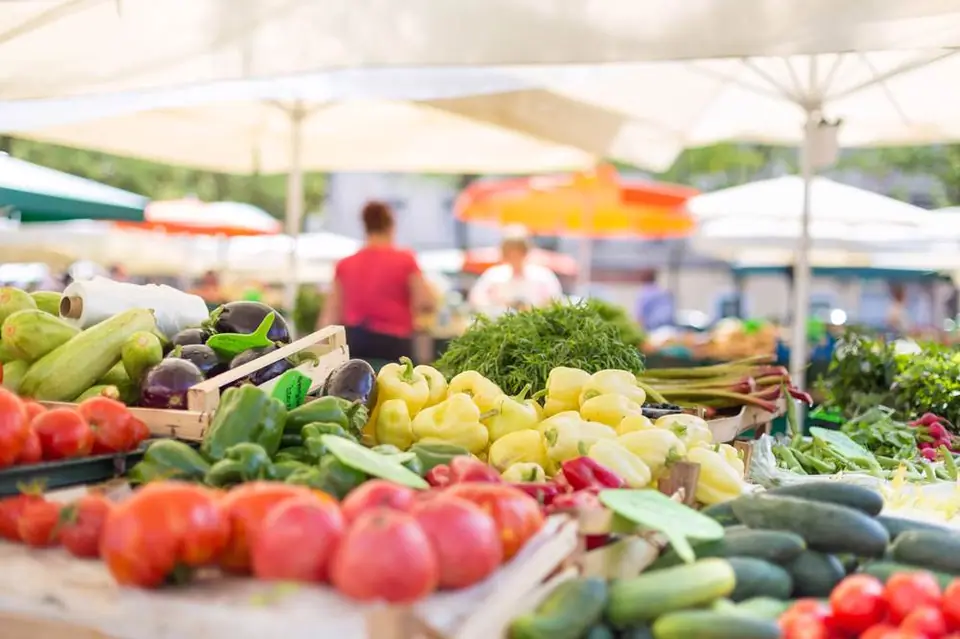 Marché de producteurs à Saint-Quentin-de-Baron (33)
