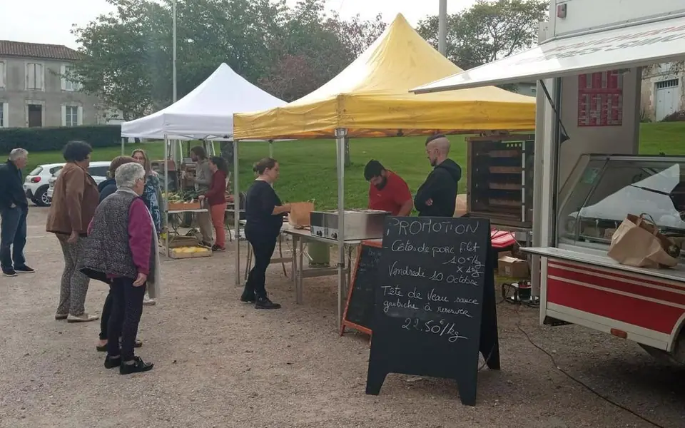 Marché du Centre à Cherves Chatelar (16)