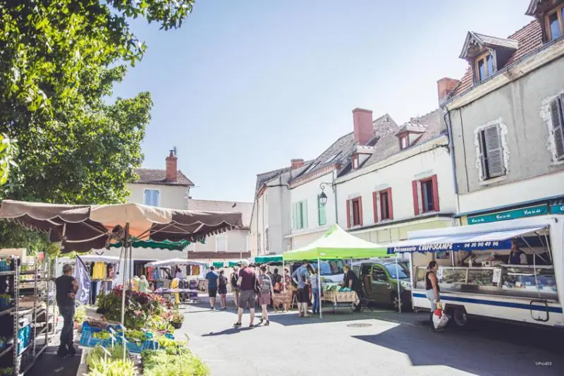 Marché du Centre à Ébreuil (03)