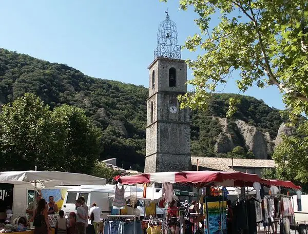 Marché du Centre aux Mées (04)