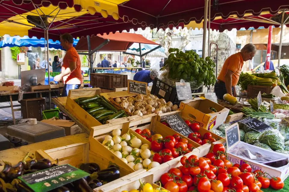 Marché des 7 places à Manosque (04)