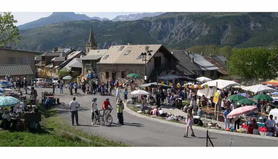 Marché Estival à Crots (05)