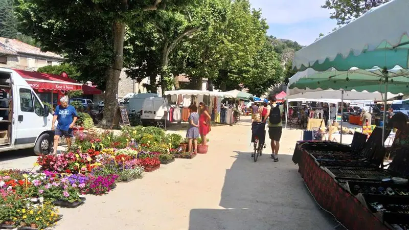 Marché du Centre à Jaujac (07)