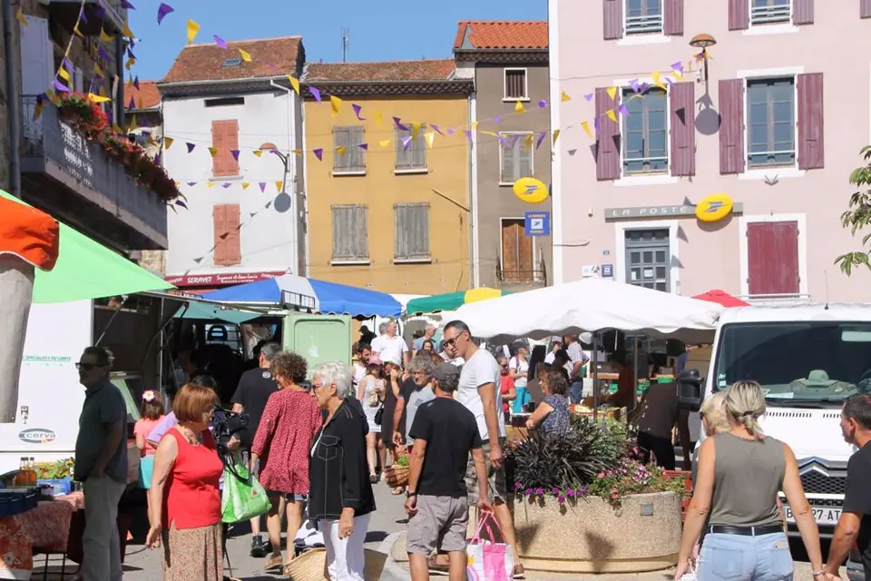 Marché du centre à Saint-Félicien (07)