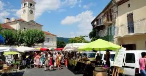 Marché du Centre à Villeneuve-de-Berg (07)