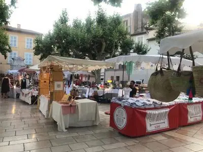 Marché du Centre à Cuges-les-Pins (13)