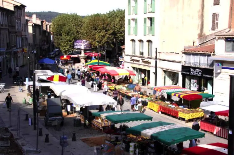 Marché du Centre à Gardanne (13)