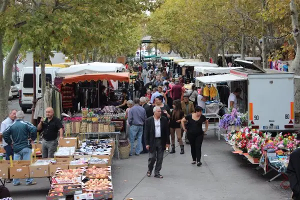 Marché du Canal à Port-de-Bouc (13)