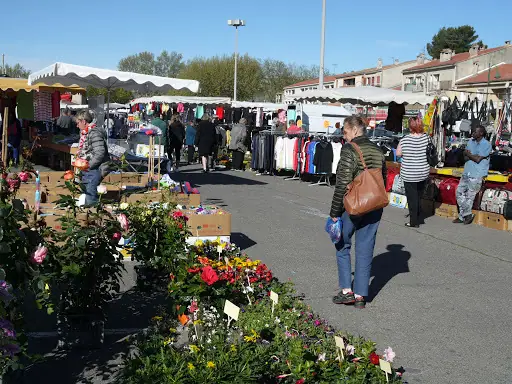 Marché du Centre à Sénas (13)
