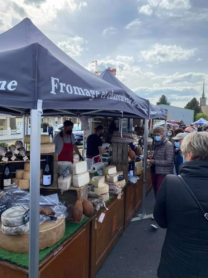 Marché du centre à May sur Orne (14)