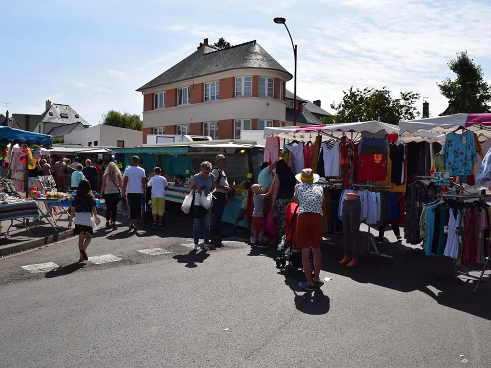 Marché du Centre à Villers-Bocage (14)