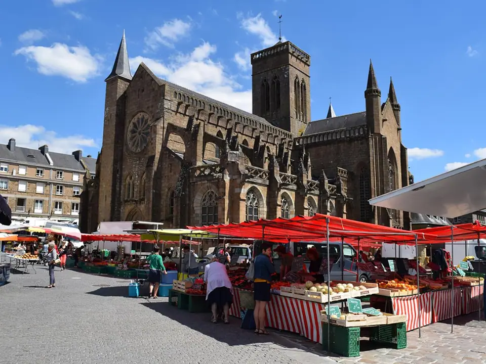 Marché du Centre à Vire (14)