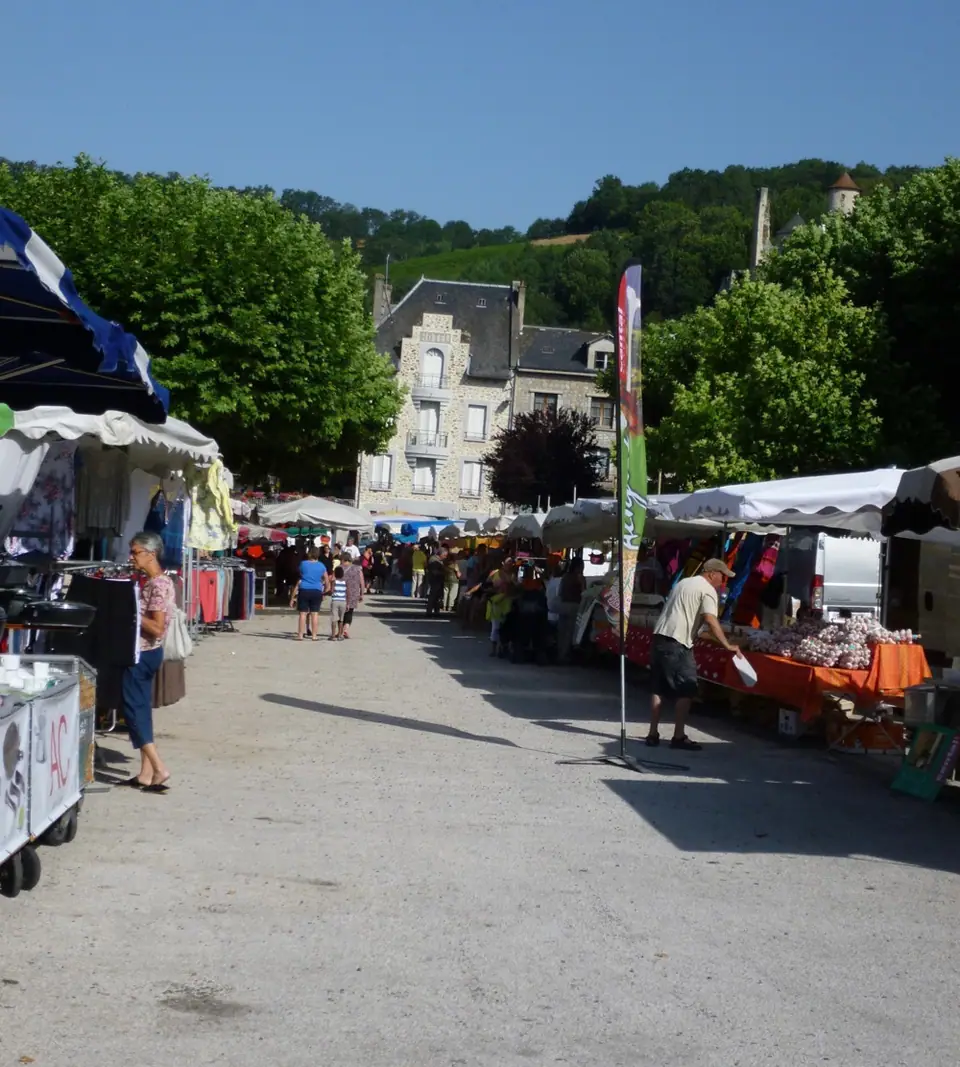 Marché du Centre à Laroquebrou (15)
