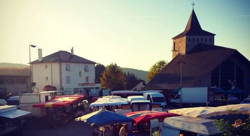 Marché du Centre au Rouget (15)